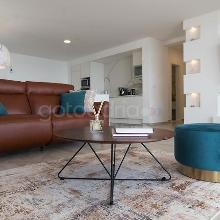 Villa Smaragd - Opal - Luxury Apt With Shared Pool And Private Hot Tub Макарська Екстер'єр фото