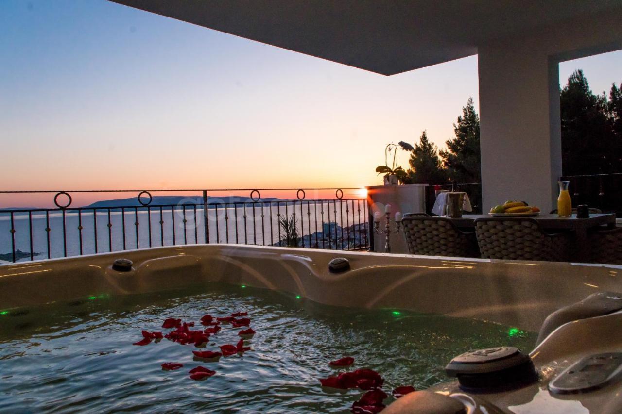 Villa Smaragd - Opal - Luxury Apt With Shared Pool And Private Hot Tub Макарська Екстер'єр фото