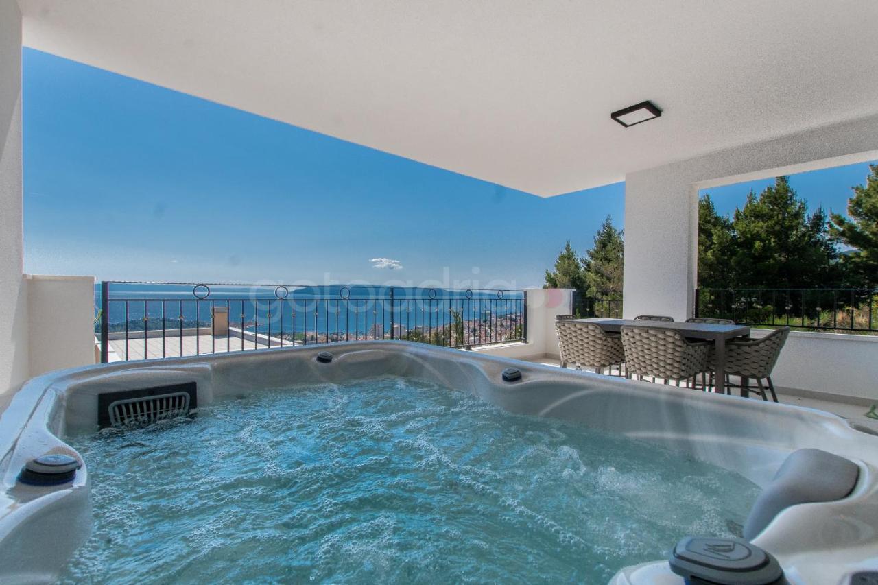 Villa Smaragd - Opal - Luxury Apt With Shared Pool And Private Hot Tub Макарська Екстер'єр фото