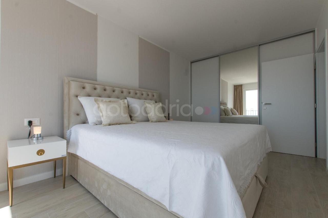 Villa Smaragd - Opal - Luxury Apt With Shared Pool And Private Hot Tub Макарська Екстер'єр фото
