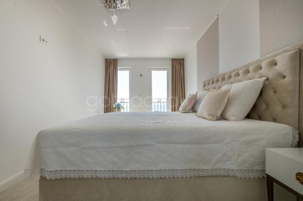 Villa Smaragd - Opal - Luxury Apt With Shared Pool And Private Hot Tub Макарська Екстер'єр фото