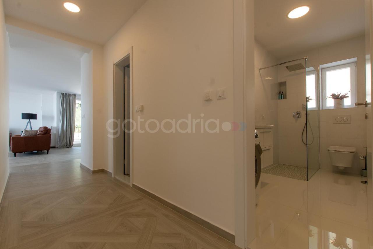 Villa Smaragd - Opal - Luxury Apt With Shared Pool And Private Hot Tub Макарська Екстер'єр фото