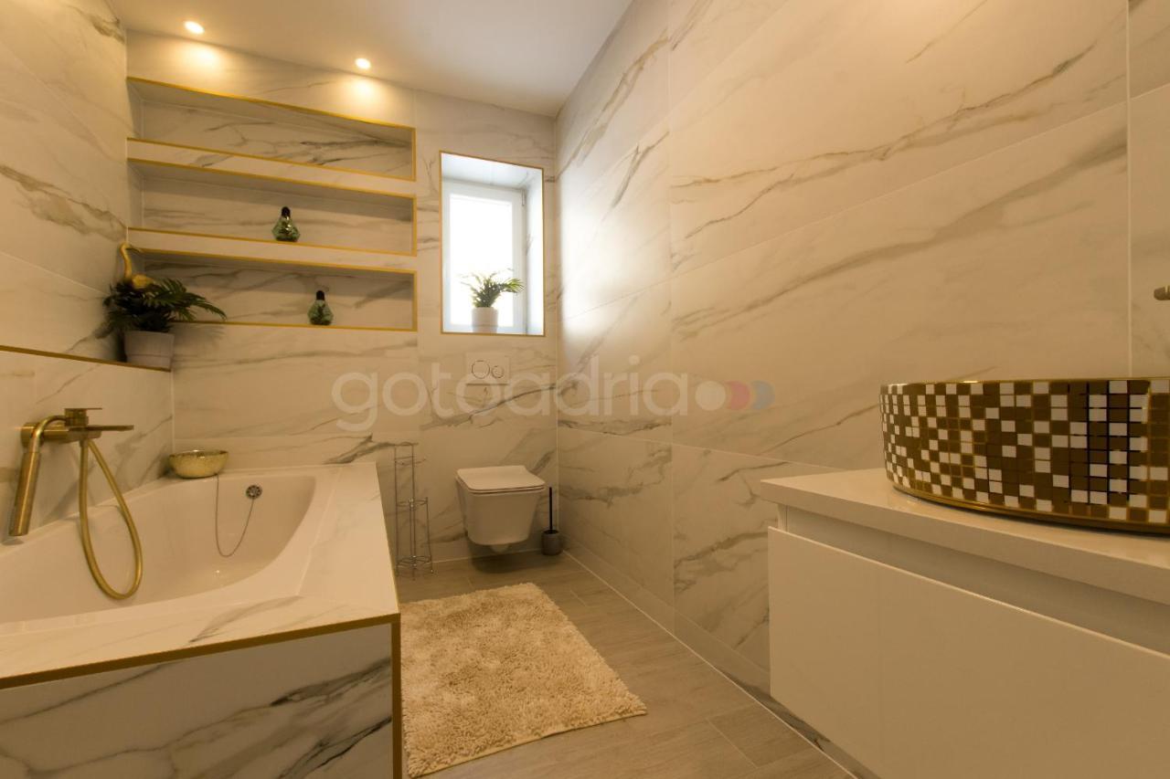 Villa Smaragd - Opal - Luxury Apt With Shared Pool And Private Hot Tub Макарська Екстер'єр фото