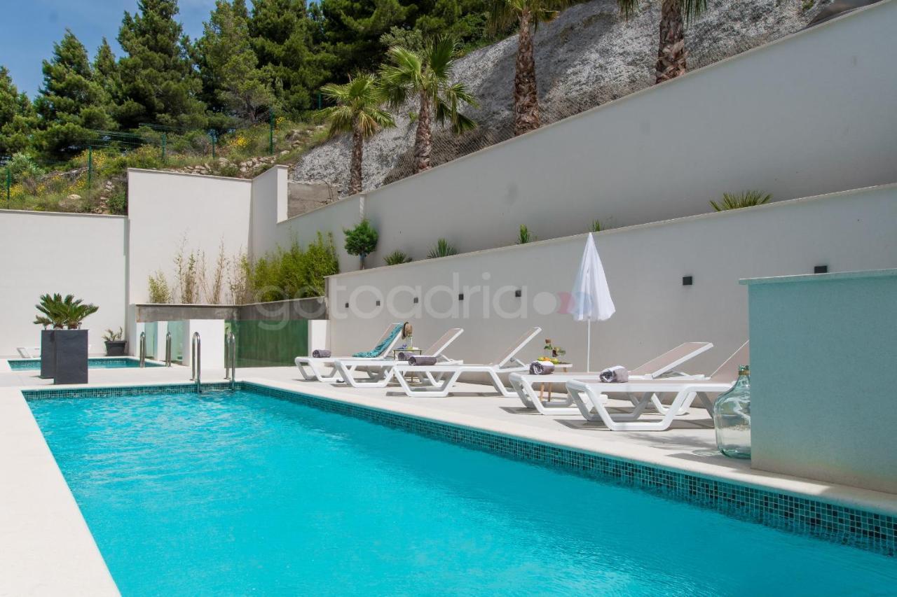 Villa Smaragd - Opal - Luxury Apt With Shared Pool And Private Hot Tub Макарська Екстер'єр фото