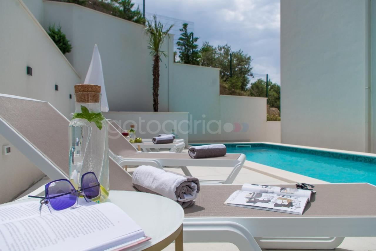 Villa Smaragd - Opal - Luxury Apt With Shared Pool And Private Hot Tub Макарська Екстер'єр фото