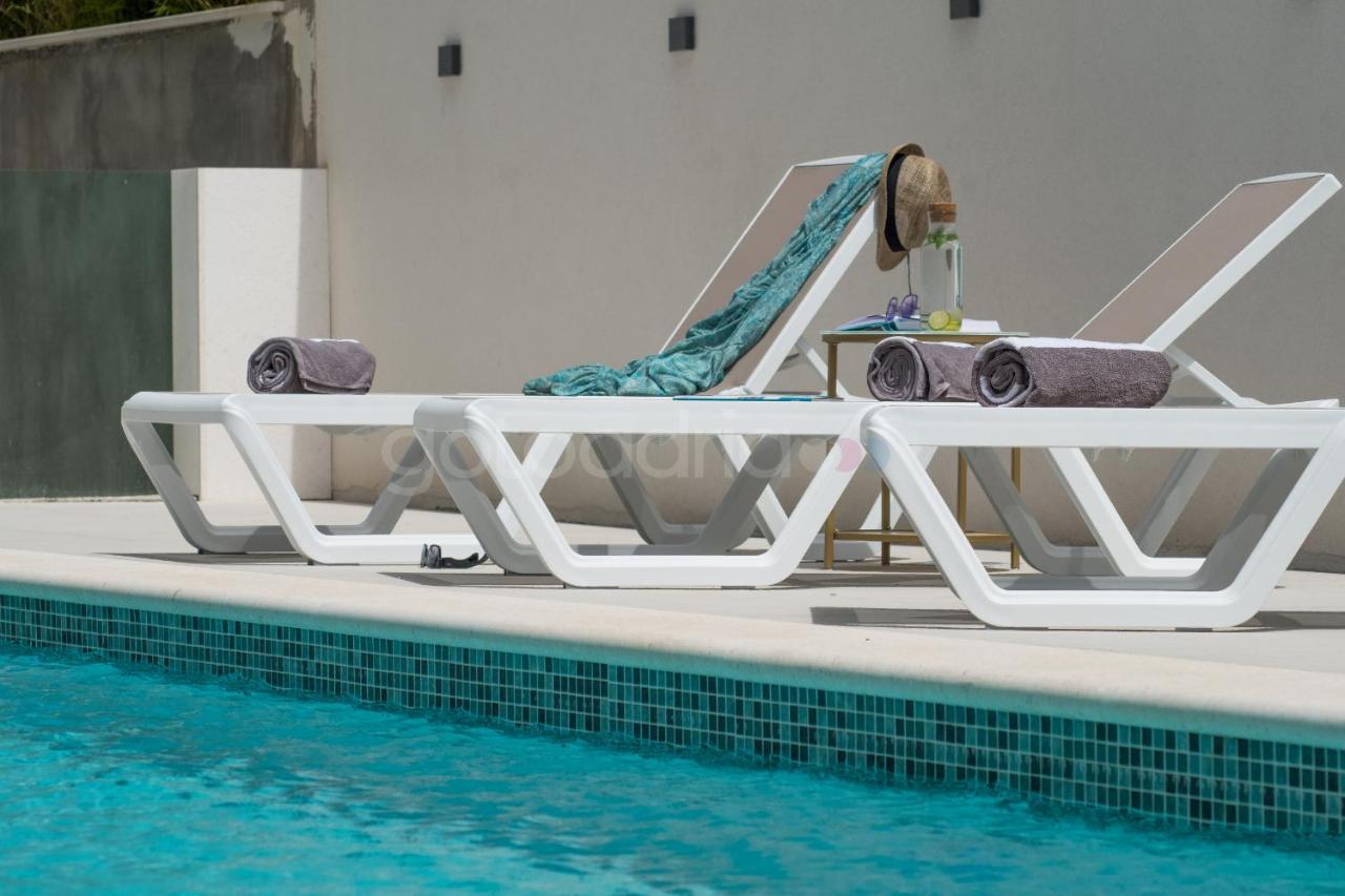 Villa Smaragd - Opal - Luxury Apt With Shared Pool And Private Hot Tub Макарська Екстер'єр фото