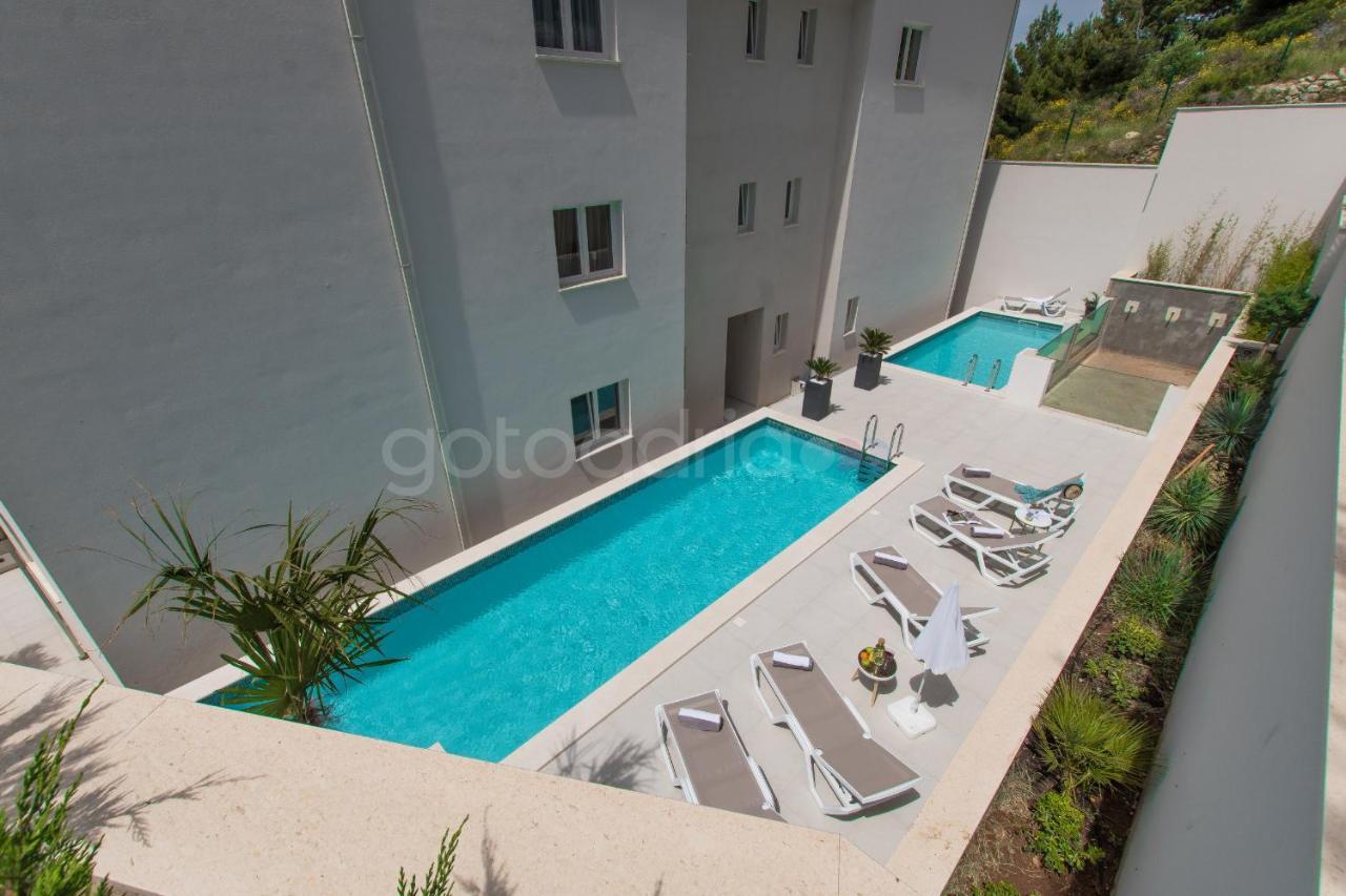 Villa Smaragd - Opal - Luxury Apt With Shared Pool And Private Hot Tub Макарська Екстер'єр фото