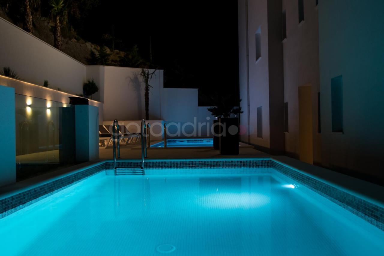 Villa Smaragd - Opal - Luxury Apt With Shared Pool And Private Hot Tub Макарська Екстер'єр фото